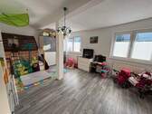 Großes Schlaf-/Kinderzimmer im Erdgeschoss - 