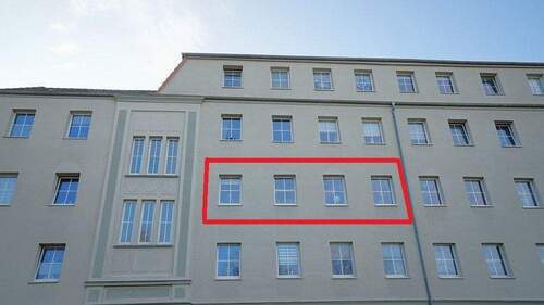 Hausansicht von der Straße - 4 Zimmer Etagenwohnung in Wismar