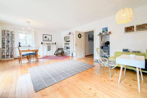 Wohnzimmer - 'Waldfeeling' in Pöcking - Zentralgelegenes kleines Haus auf großem Grundstück