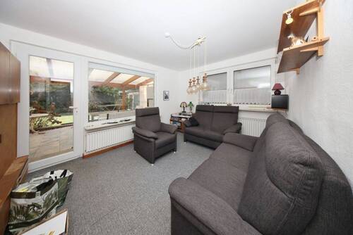 Wohnzimmer mit Zugang zur Terrasse - 