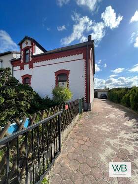 Hausansicht vorne - 6 Zimmer Doppelhaushälfte zum Kaufen in Wolfsburg / Ehmen