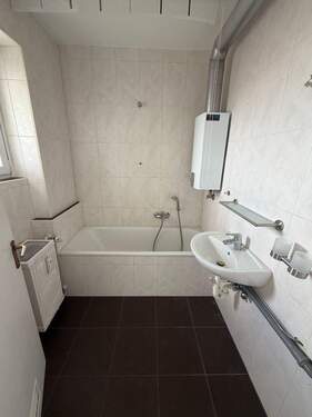 Tageslichtbad mit Wanne - 