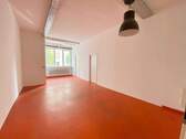 Blick frontal - heller Atelierraum in Untergiesing