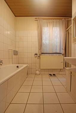 Whg. 1 - Vollbad mit zusätzl. Dusche - 