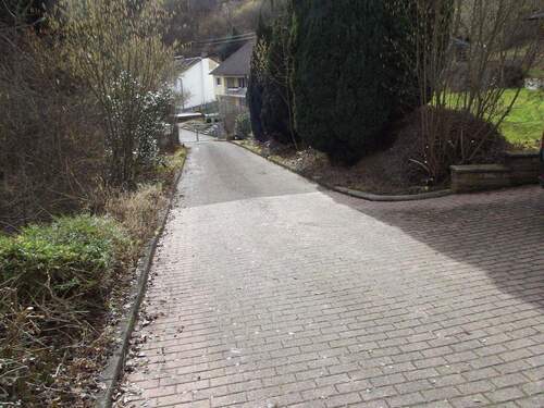 Untere Zufahrt - Einfamilienhaus mit 330,00 m&sup2; in Oberndorf am Neckar zum Kaufen