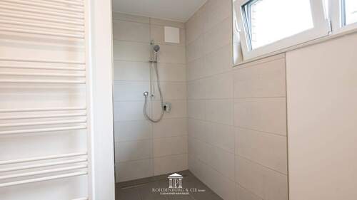 Bodentiefe Dusche - 