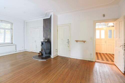Wohnbereich mit Kaminofen - 6 Zimmer Einfamilienhaus in Schwabstedt