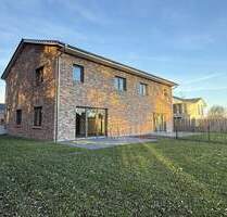 Neubau-Doppelhaushälfte mit Blick ins Grüne - Uetersen