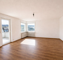 Erstbezug nach Sanierung: Helle 2-Zimmer-Wohnung mit Südbalkon, EBK & Tiefgarage in Top-Lage - Straubenhardt Schwann