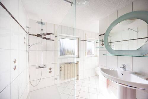 Badezimmer OG - Mehrfamilienhaus, Wohnhaus mit 166,00 m&sup2; in Vaihingen an der Enz zum Kaufen