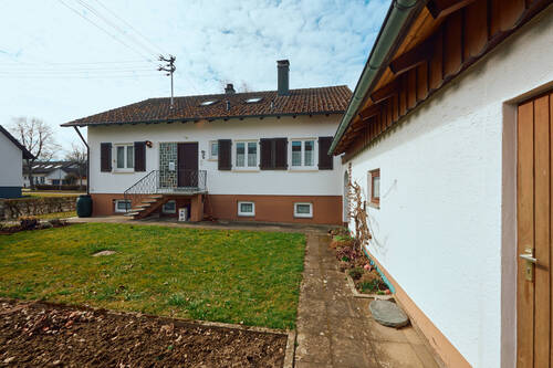 Objektansicht mit Garten - 6 Zimmer Einfamilienhaus zum Kaufen in Dornhan