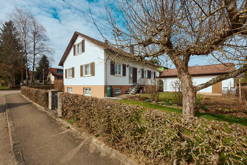 Objektansicht mit Garten - 6 Zimmer Einfamilienhaus in Dornhan