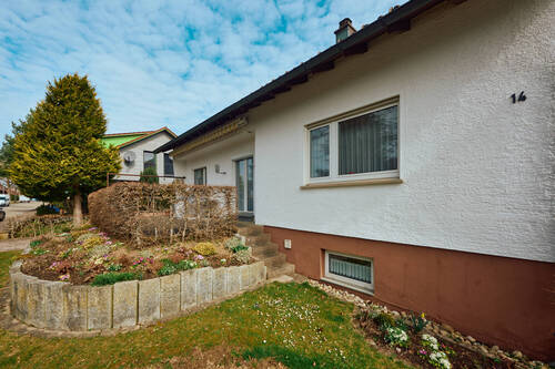 Objektansicht mit Terrasse - 