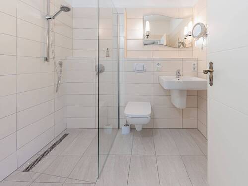 modernes Duschbadezimmer - 