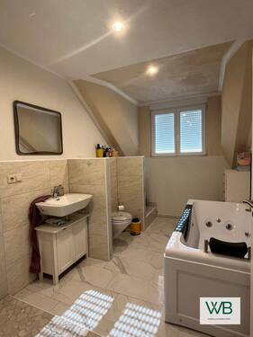 Badezimmer Einliegerwohnung links - 