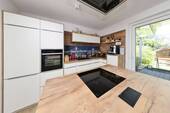 ...markanter Kochinsel und... - 