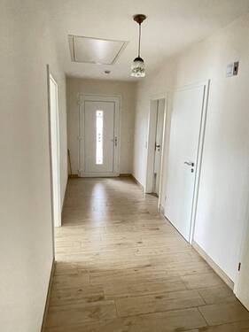 Diele Ansicht 2 Richtung Eingangstür gesehen - 