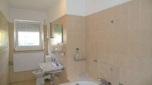 Badezimmer - Etagenwohnung mit 49,00 m² in Trier zum Kaufen