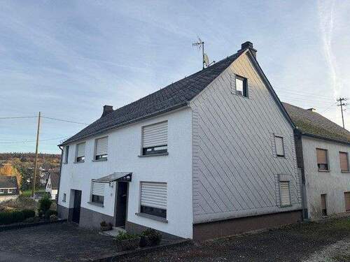 Giebelansicht - 7 Zimmer Einfamilienhaus zum Kaufen in Morbach-Gonzerath