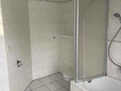 Tageslichtbad mit Wanne - 