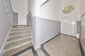 Treppenhaus - Mehrfamilienhaus, Wohnhaus mit 1.217,40 m&sup2; in Wilhelmshaven zum Kaufen
