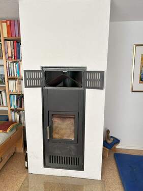 Ofen im Büro/Gästezimmer im UG - 