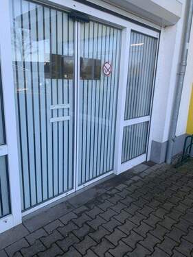Eingang Automatiktür - Gewerbeobjekt (Büro, Produktion, Verkauf) in Niedernwöhren zur Miete