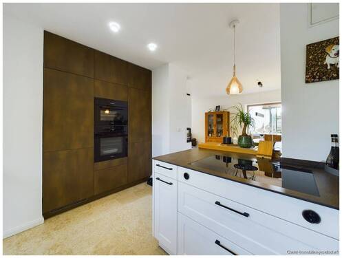 Grifflose Schrankwand mit Kühlschrank, Backofen und Dampfgarer - 