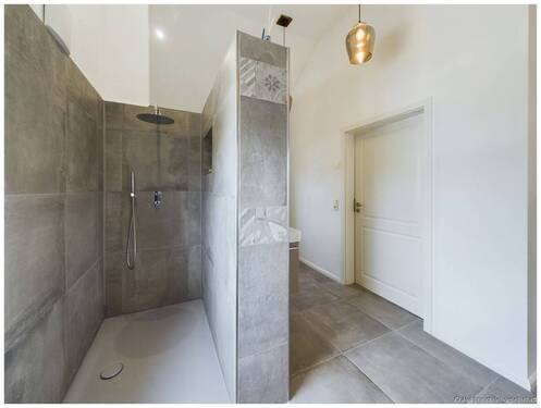 Schwellenlose Dusche im Badezimmer - 
