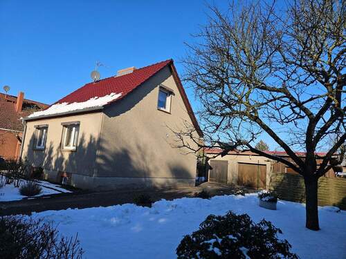 Hof und Haus.jpg - Haus, Garagen und Garten mit 766 m².