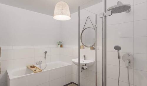 Modern gefliestes Badezimmer inklusive Badewanne - 