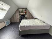 wohnlich ausgebauter Raum im Spitzboden - 