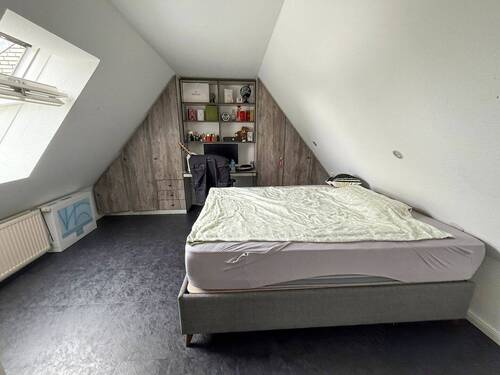 wohnlich ausgebauter Raum im Spitzboden - 