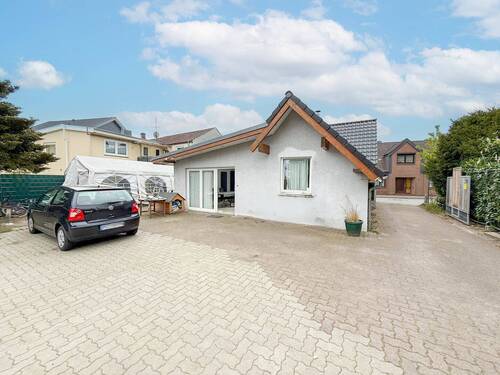 Rückwärtige Hausansicht - Wohnhaus auf großem Grundstück nahe dem Zentrum von Barmstedt