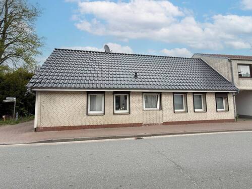 Vordere Hausansicht - 4 Zimmer Einfamilienhaus zum Kaufen in Barmstedt