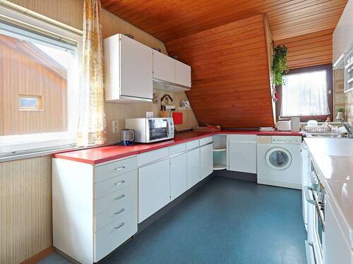 Große Einbauküche mit viel Licht und Stauraum - 