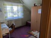Zimmer im Dachgeschoss - 