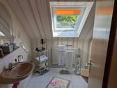 Badezimmer im Dachgeschoss - 