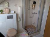 Badezimmer im Dachgeschoss - 