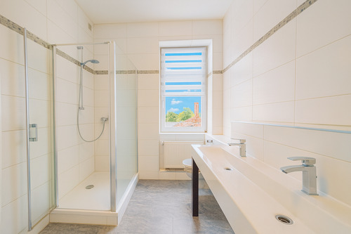 Modernes Tageslichtbad - 