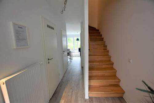 Flur mit Treppenaufgang.jpg - 