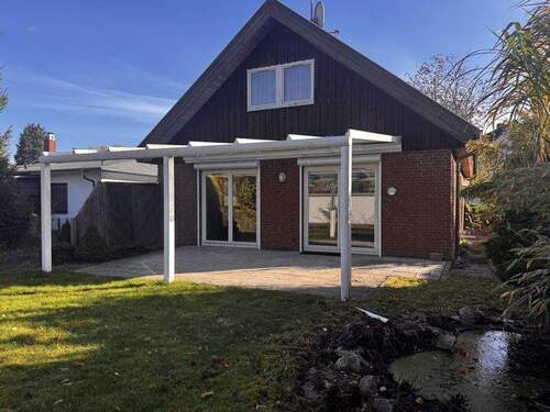 Überdachte Terrasse - Skandinavisches Holz-Fachwerkhaus - Wohn- zuzüglich Nutzfläche im Dachgeschoss