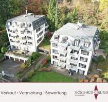 3-Zimmer-Wohnung (ca. 94 m²) in Halbhöhenlage mit Weitblick, 2 Balkonen, Aufzug & TG-Platz. - Baden-Baden Innenstadt 3-Zimmer-Wohnung (ca. 94 m²) in Halbhöhenlage mit Weitblick, 2 Balkonen, Aufzug & TG-Platz. - Baden-Baden Innenstadt