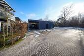 Hof mit PKW-Stellplatz - 