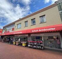 Wohn- und Geschäftshaus mit großer Fensterfront direkt in der Fußgängerzone - Uetersen