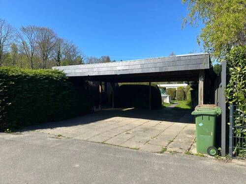 Ein Stellplatz im gemeinsamen Doppelcarport (linke Seite) - 