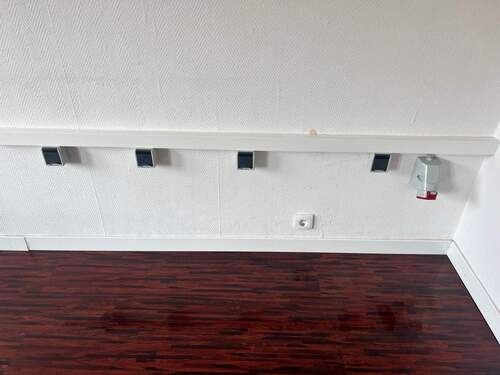 Büro 1 Ans. 4 Starkstromanschluss.jpeg - 