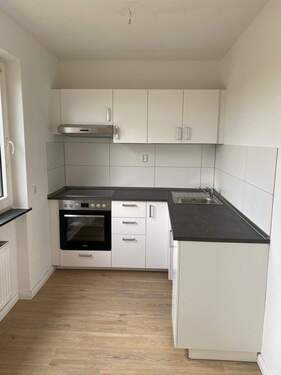 Küche - Helle 2 -Zimmer + 2 halbe Zimmer mit Balkon in Uni-Nähe