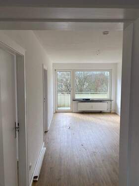 Wohnzimmer - 4 Zimmer Etagenwohnung in Lübeck