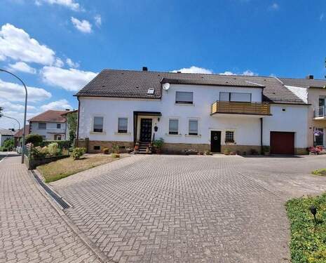 Bild 1 - +++ Großzügiges Ein- bis Zweifamilienhaus mit sonnigem Garten, Garage und Nebengebäude in bevorzugter Lage+++